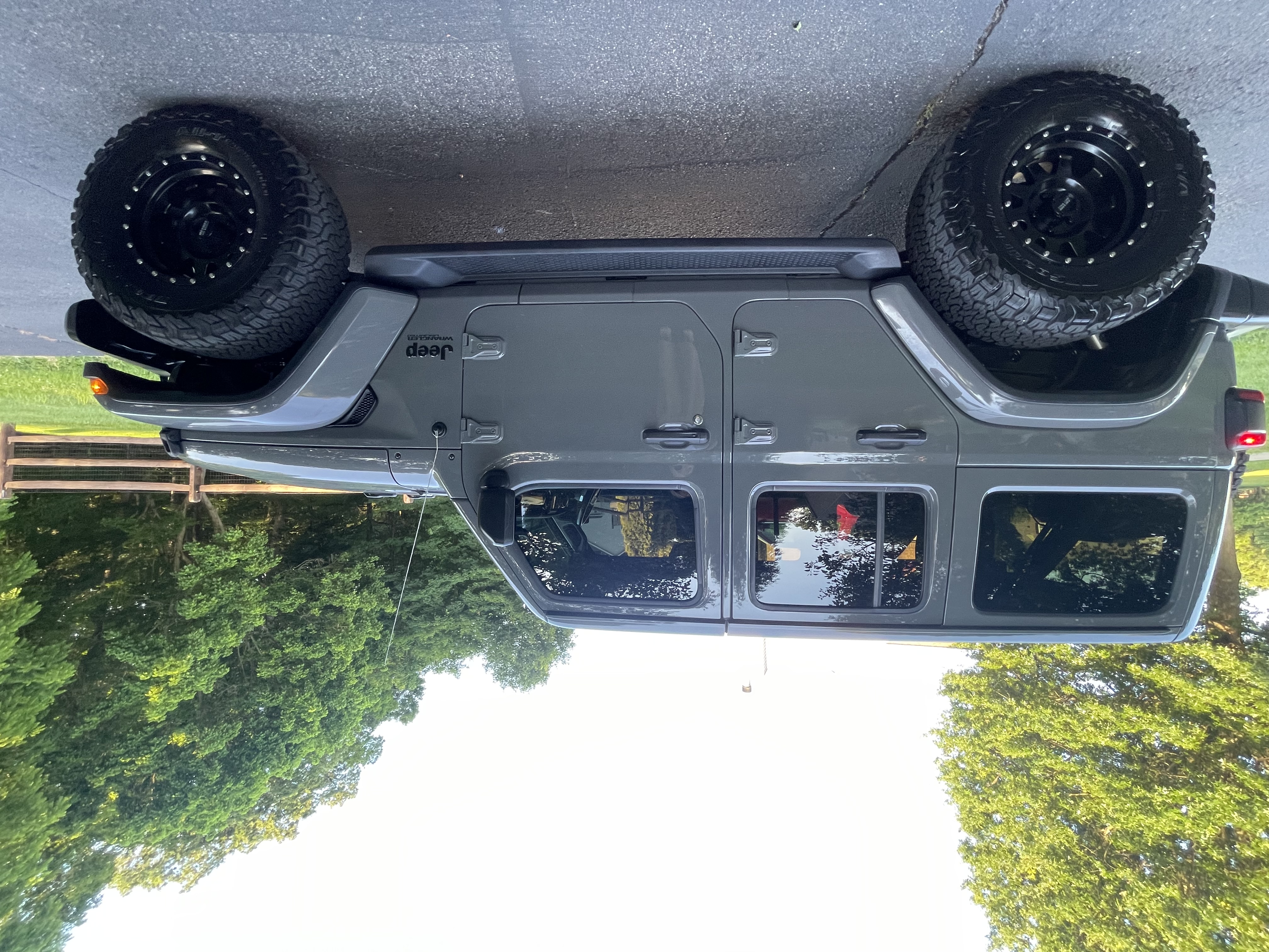 Used 2020 Jeep Wrangler Unlimited Sahara AWD/4WD image 4