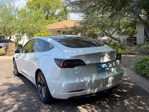 Used 2020 Tesla Model 3 Standard Range Plus RWD image 1