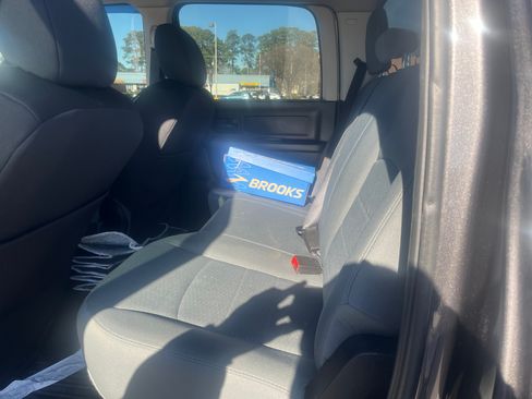 Used 2017 RAM 2500 Tradesman w/ Chrome Appearance Group image 6