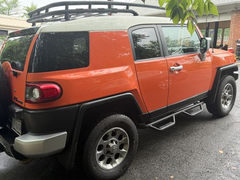 Used 2013 Toyota FJ Cruiser 4WD w/ Convenience Pkg image 5