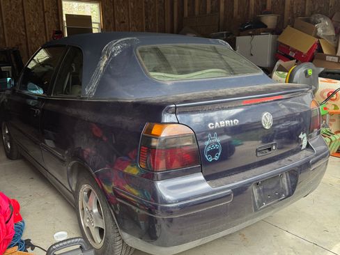 Used 2000 Volkswagen Cabrio GLS FWD image 2