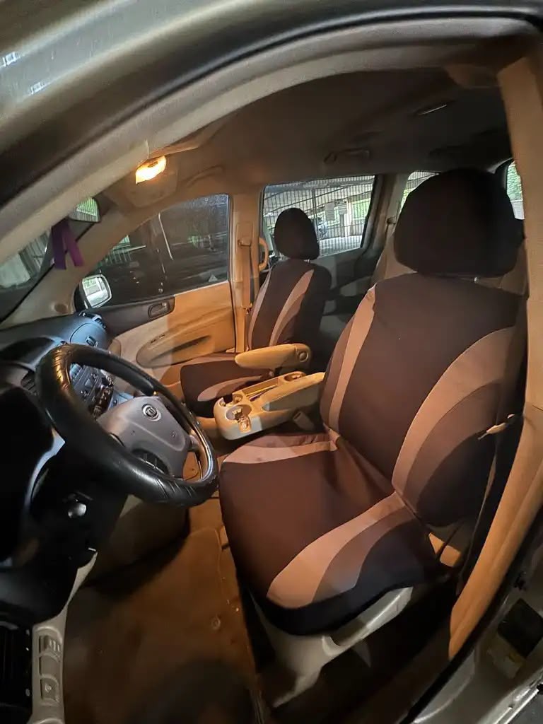 Used 2007 Kia Sedona w/ Convenience Pkg FWD image 2