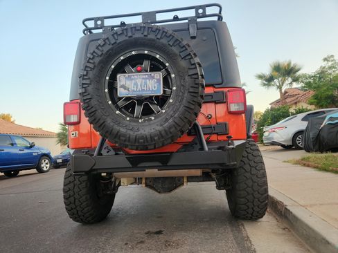 Used 2015 Jeep Wrangler Unlimited Rubicon w/ Connectivity Group image 8