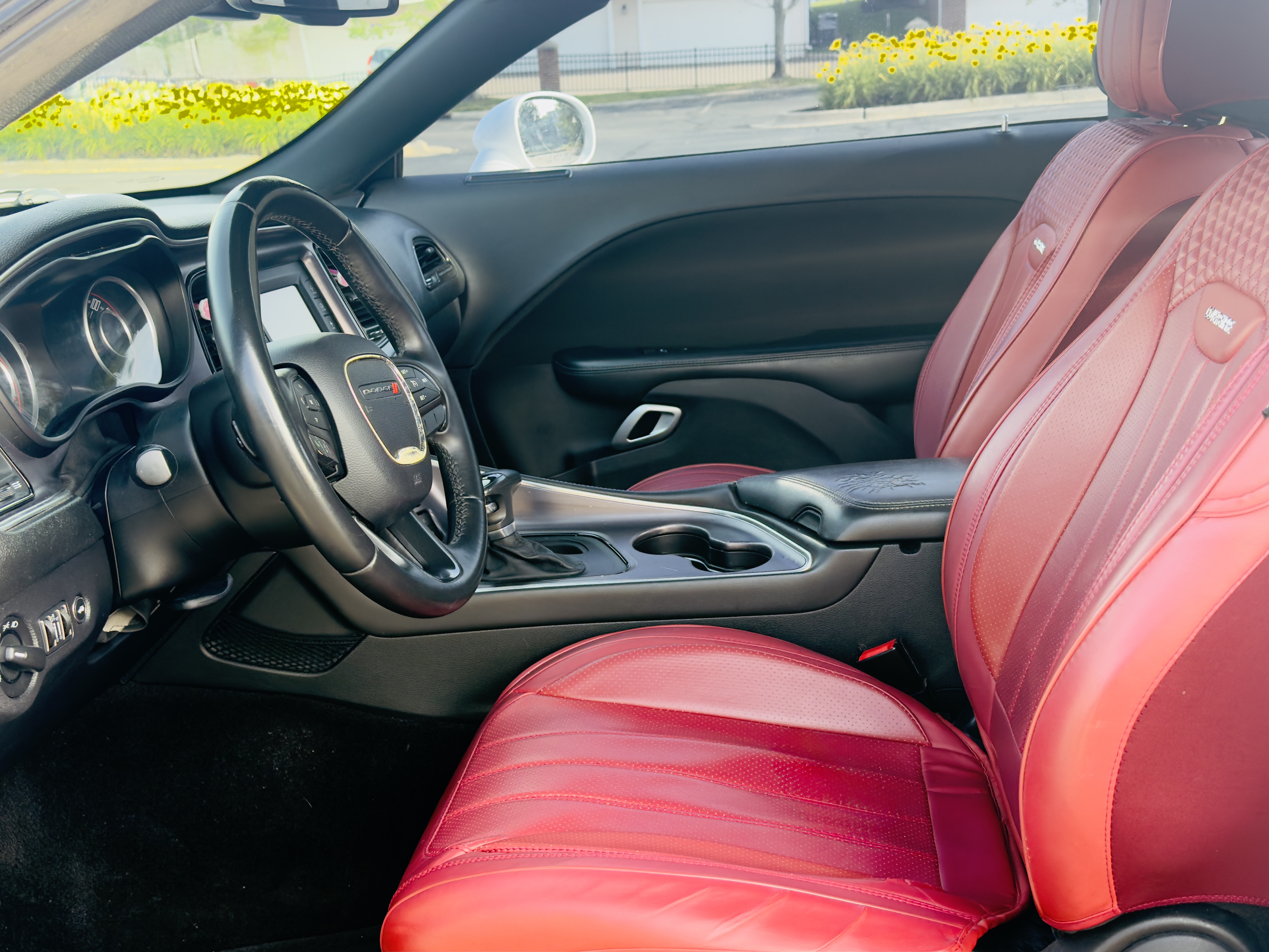 Used 2015 Dodge Challenger SXT w/ Driver Convenience Group RWD image 9