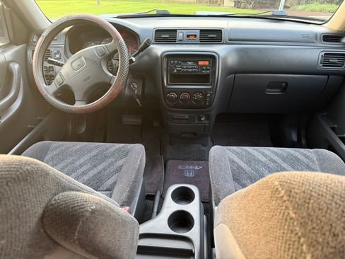 Used 1999 Honda CR-V LX image 14