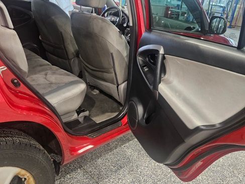 Used 2012 Toyota RAV4 4WD w/ Value Pkg image 2