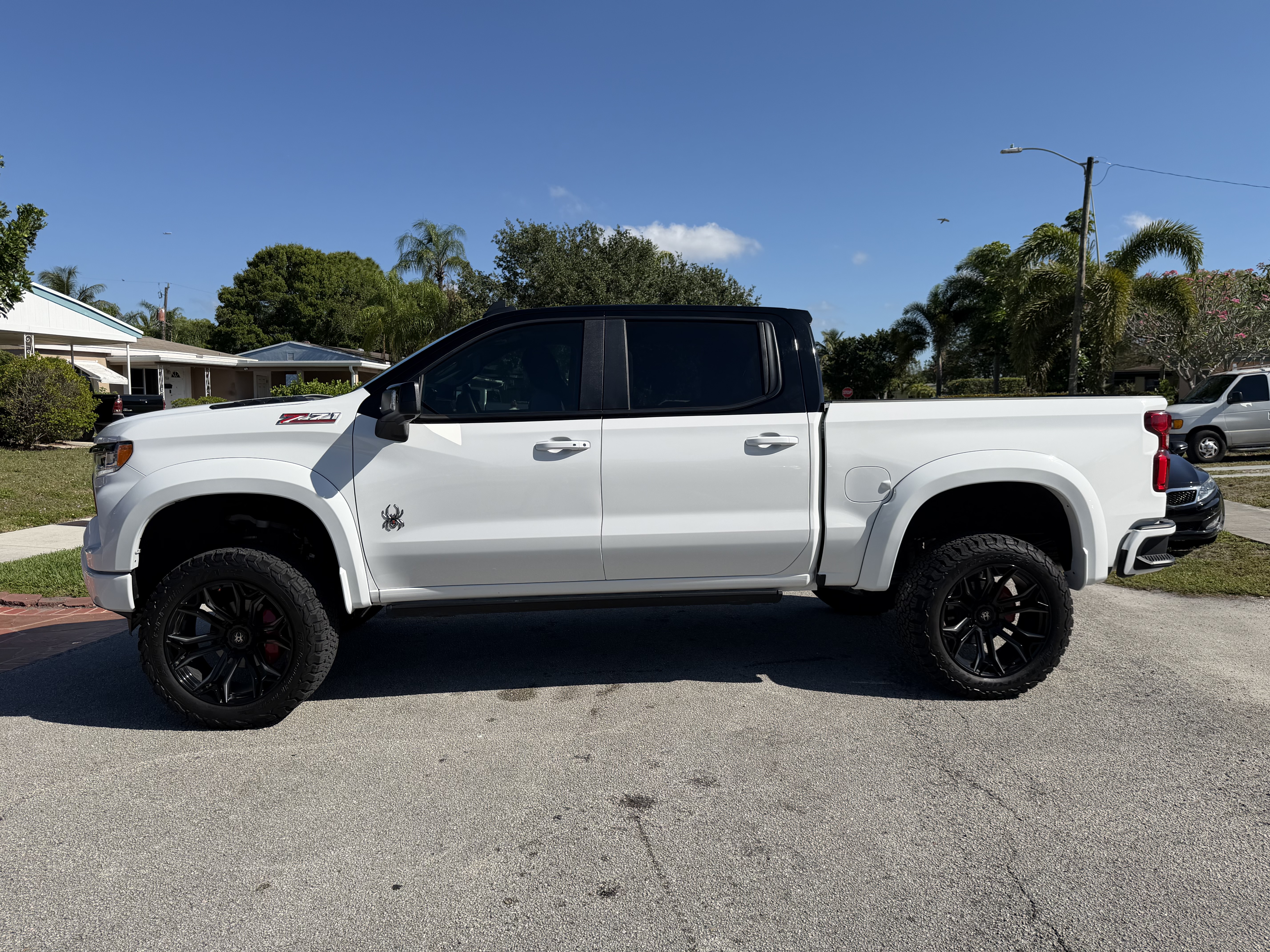 Used 2025 Chevrolet Silverado 1500 RST AWD/4WD image 2