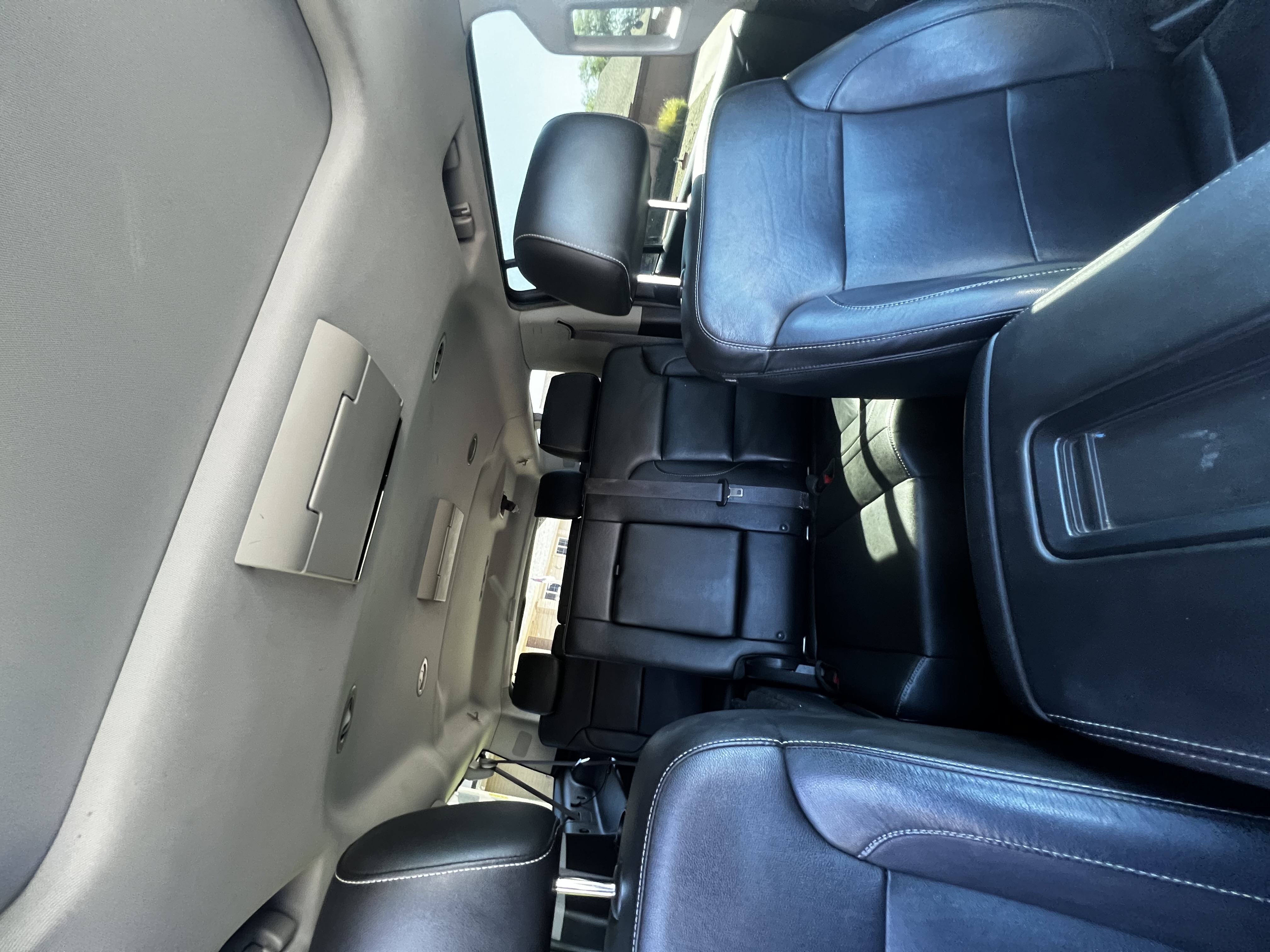 Used 2015 Chevrolet Suburban LT RWD image 11