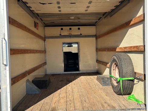 Used 2010 Ford E-350 and Econoline 350 Super Duty image 5