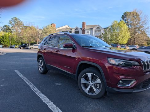 Used 2021 Jeep Cherokee Limited image 8