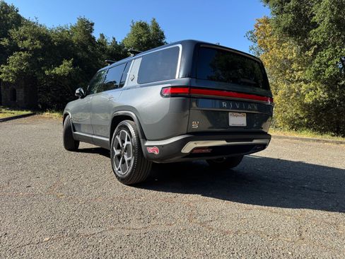 Used 2023 Rivian R1S Adventure image 9
