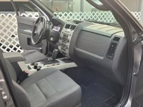 Used 2011 Ford Escape XLT w/ 202A Rapid Spec Order Code image 5
