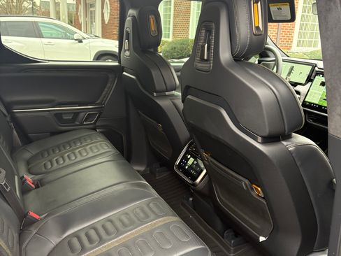 Used 2022 Rivian R1T Launch Edition image 7