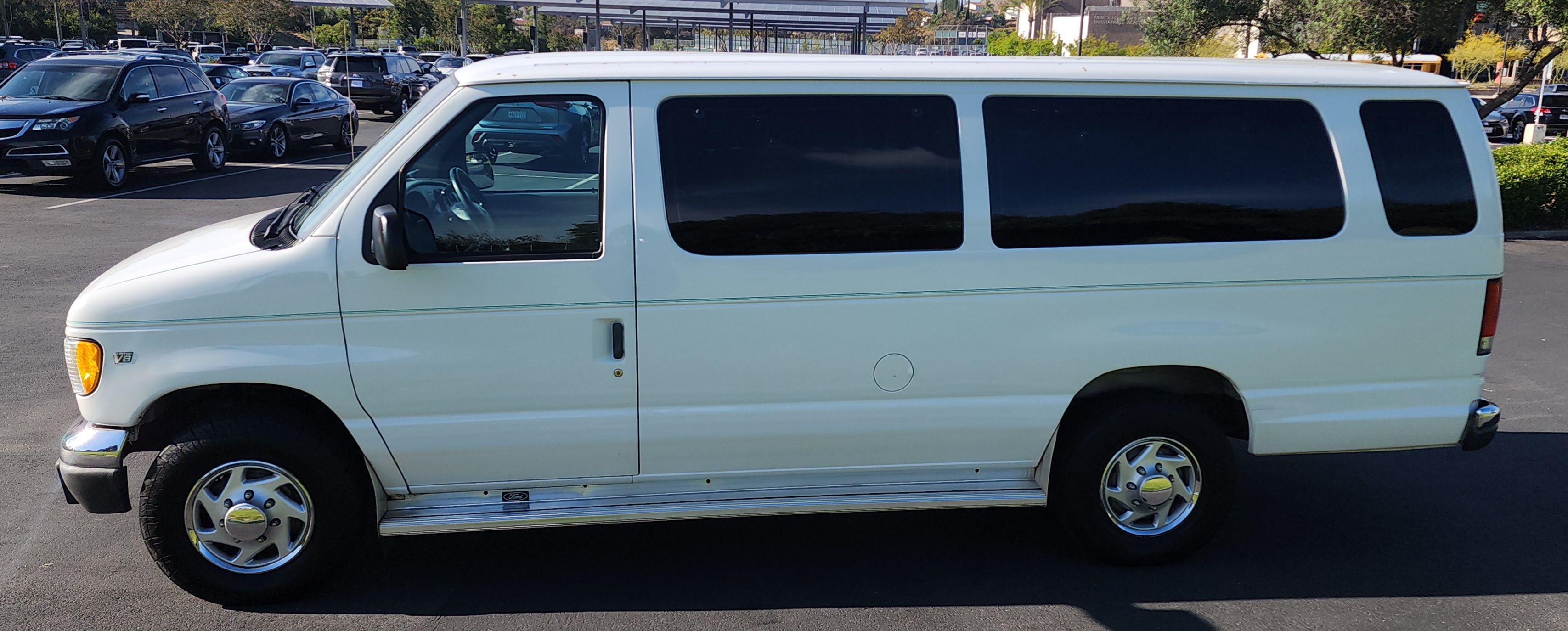 Used 1999 Ford E-350 and Econoline 350 Club Wagon RWD image 9