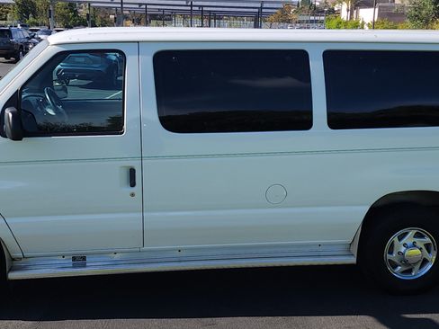 Used 1999 Ford E-350 and Econoline 350 Club Wagon RWD image 9