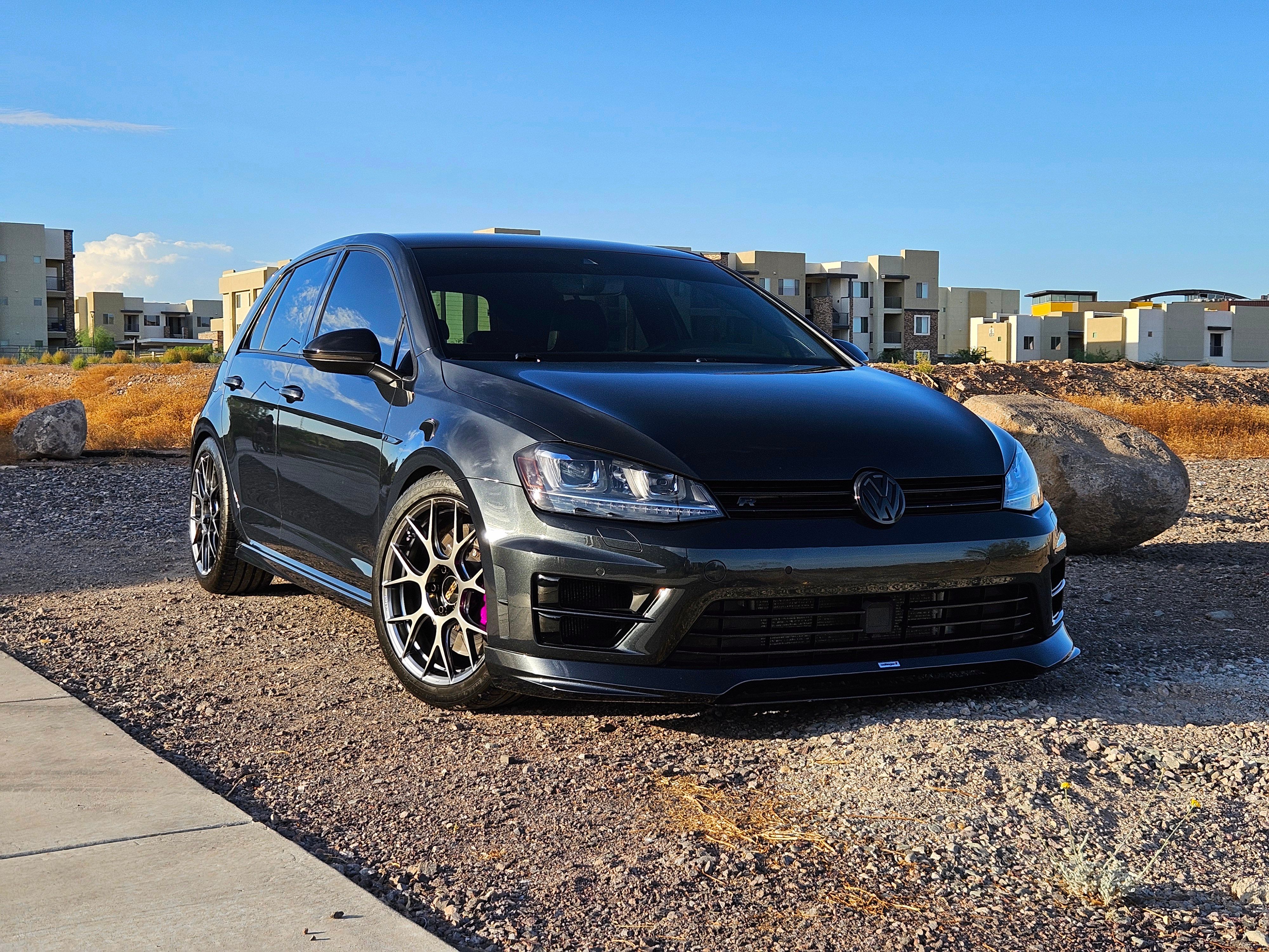 Used 2017 Volkswagen Golf 4-Door AWD/4WD image 1
