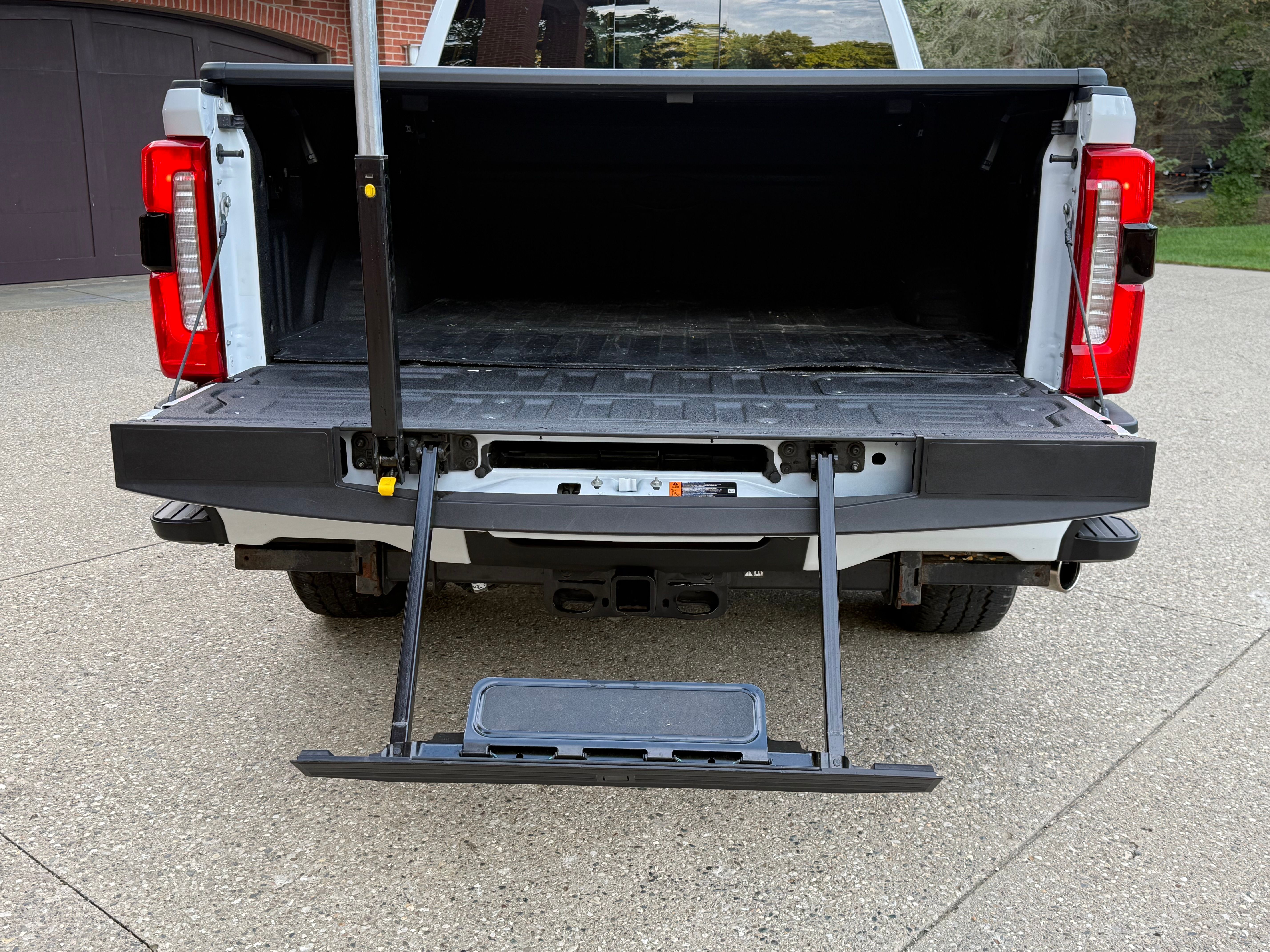 Used 2023 Ford F350 Lariat w/ Lariat Ultimate Package AWD/4WD image 8