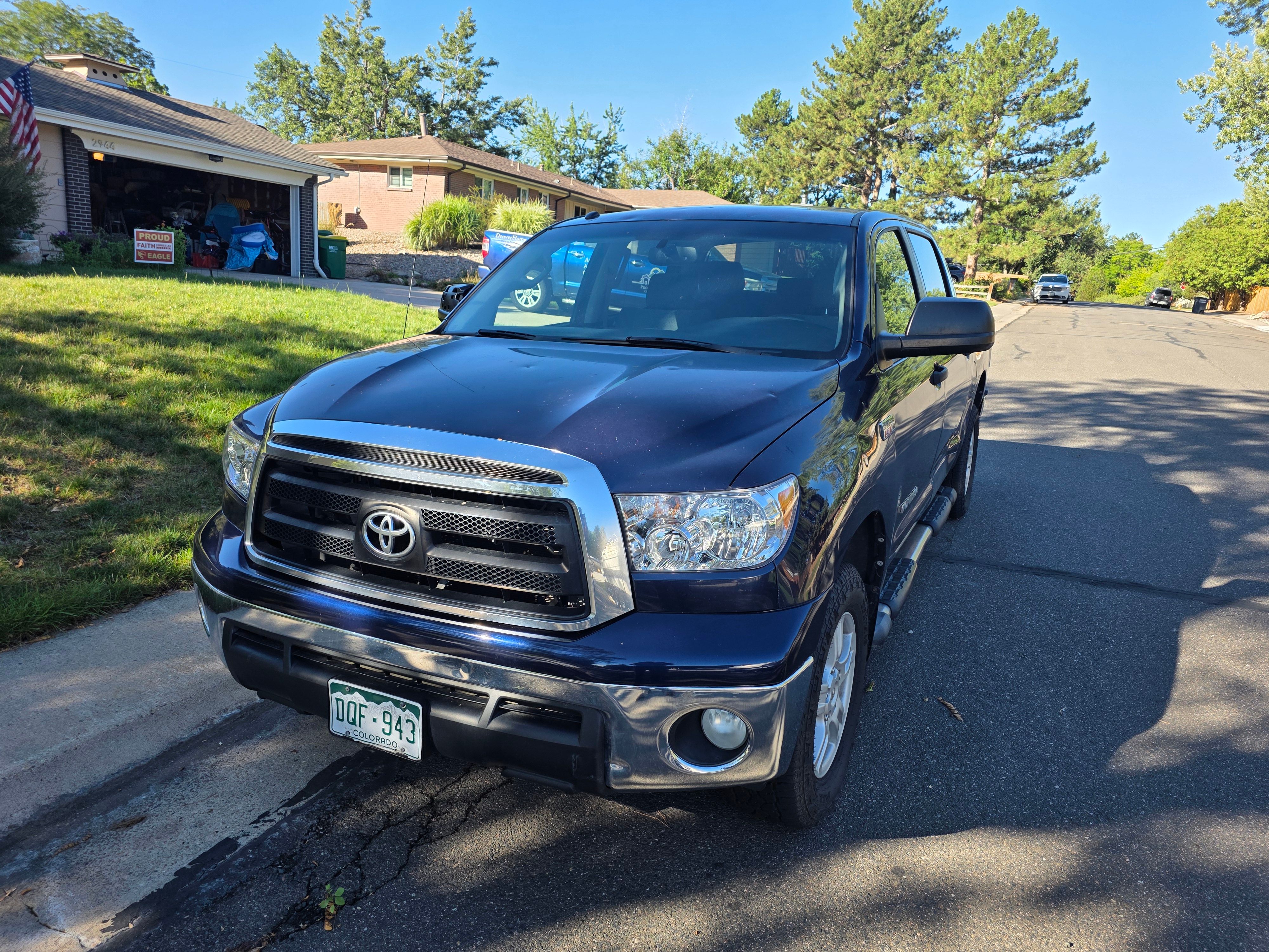 Used 2013 Toyota Tundra 4x4 CrewMax w/ SR5 Pkg image 1