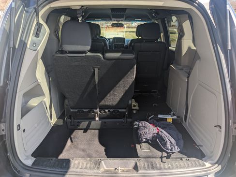 Used 2017 Dodge Grand Caravan SXT image 8