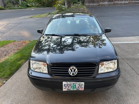 Used 2002 Volkswagen Jetta GLS FWD image 2