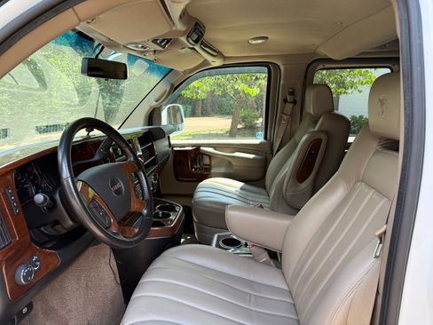 Used 2014 GMC Savana 2500 Extended RWD image 8