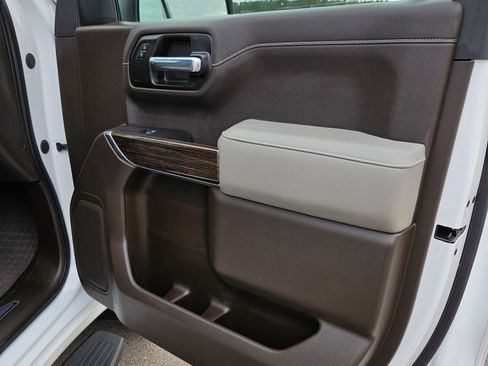 Used 2020 GMC Sierra 1500 SLE w/ SLE Value Package image 17