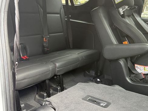 Used 2021 Chevrolet Suburban LT w/ Rear Media and Nav Package image 10