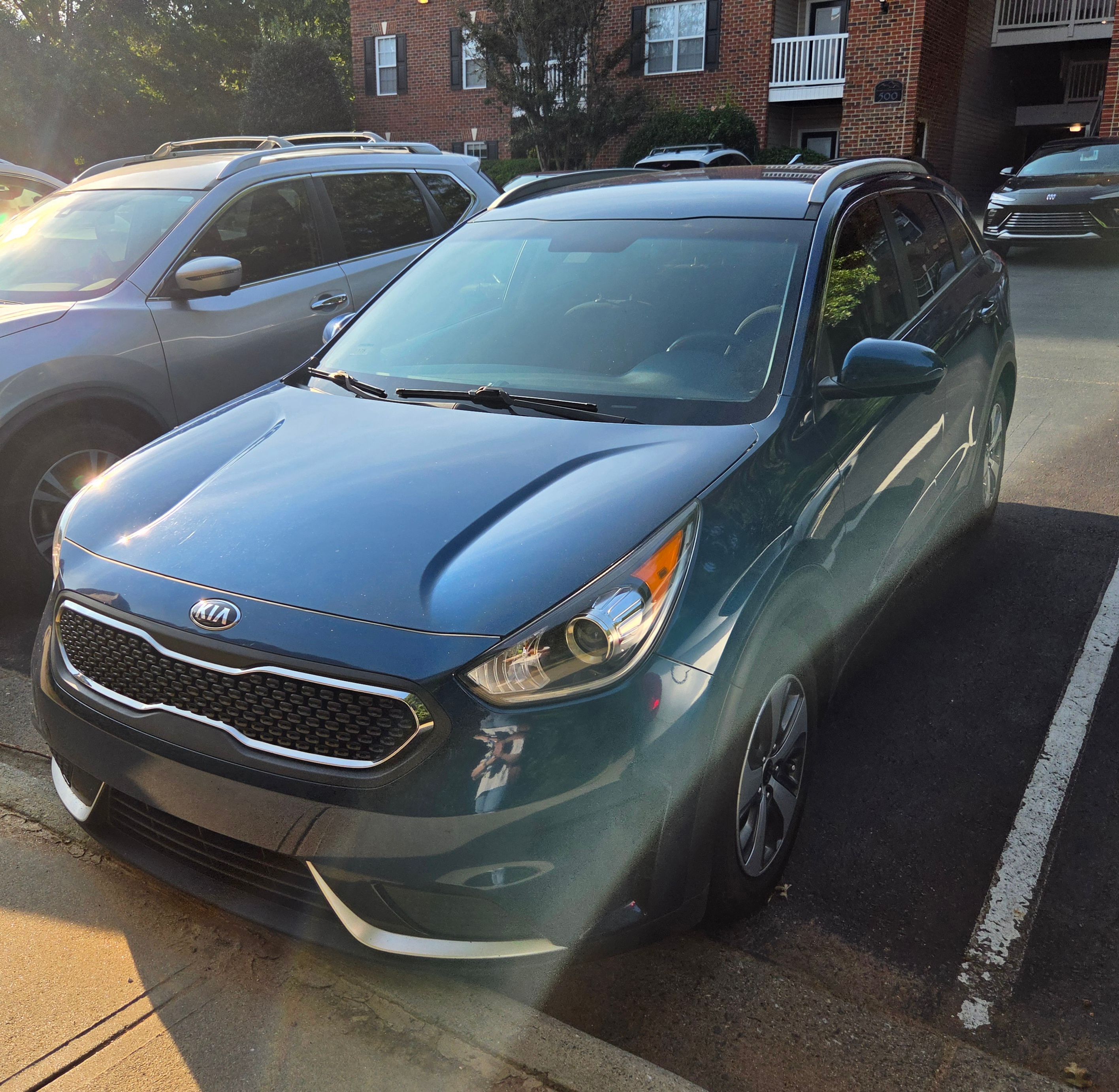 Used 2019 Kia Niro LX FWD image 2