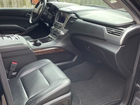 Used 2019 Chevrolet Suburban LT image 9