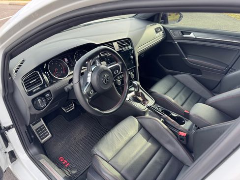 Used 2021 Volkswagen GTI SE image 9