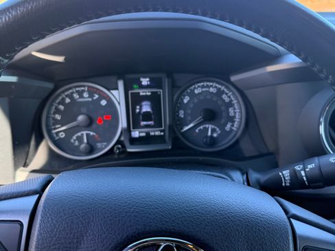 Used 2023 Toyota Tacoma TRD Off-Road image 18