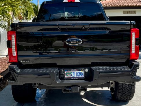 Used 2024 Ford F250 Lariat w/ Black Appearance Package image 17