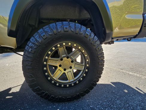 Used 2020 Toyota Tacoma TRD Off-Road image 16