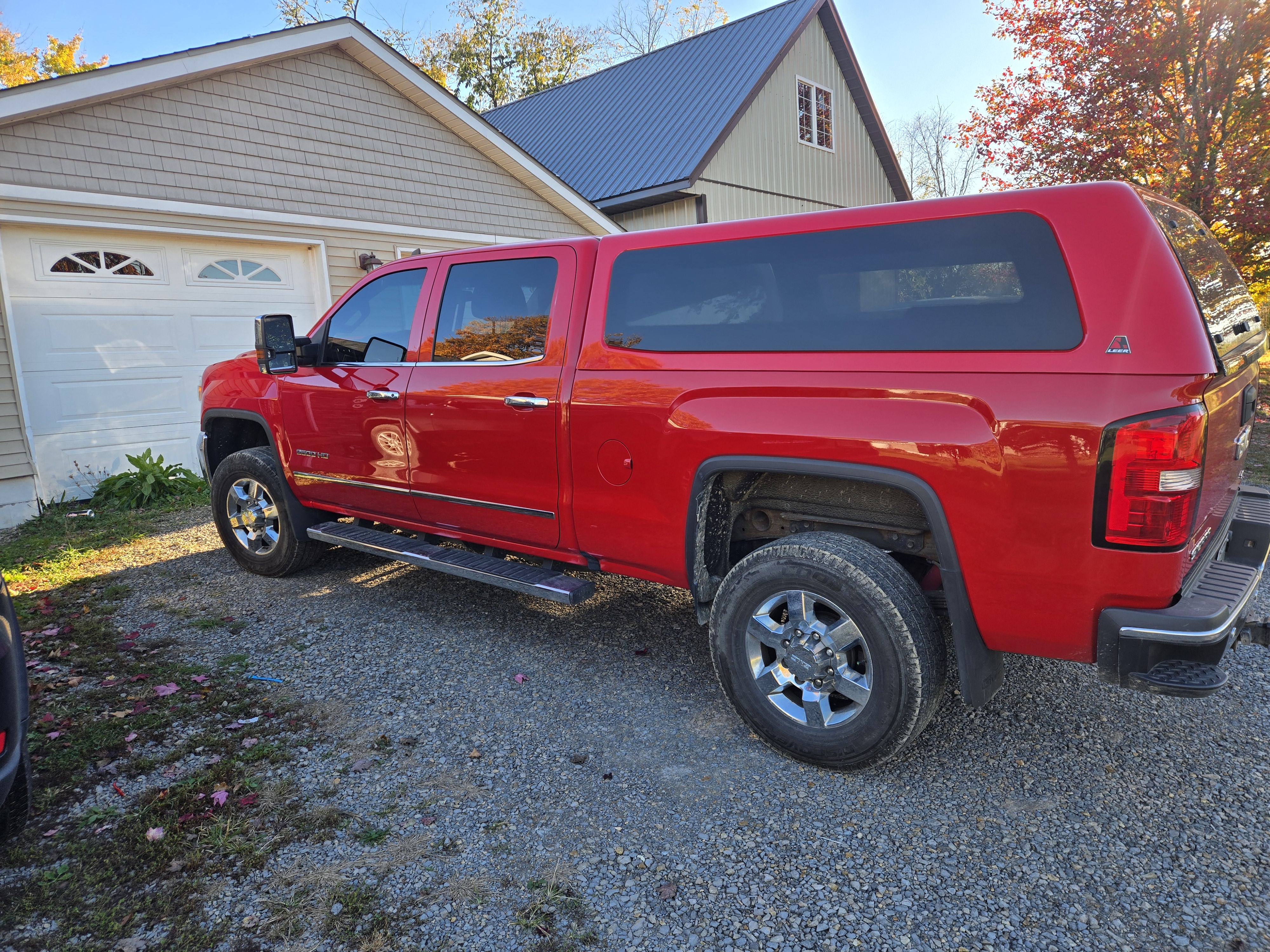 Used 2019 GMC Sierra 2500 SLT w/ Duramax Plus Package AWD/4WD image 1