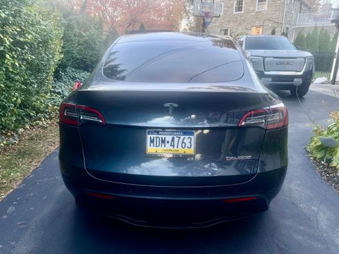 Used 2021 Tesla Model Y Performance image 6
