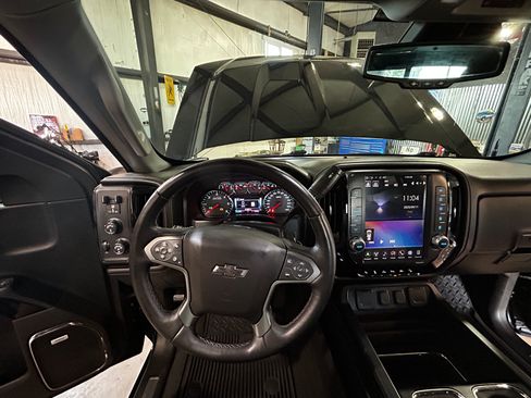 Used 2017 Chevrolet Silverado 1500 LTZ Z71 w/ LTZ Plus Package image 13