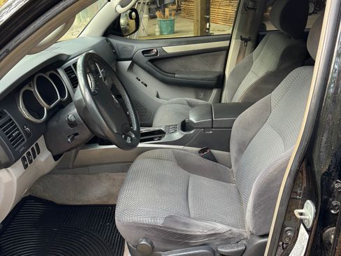 Used 2004 Toyota 4Runner Sport image 5