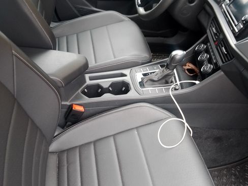 Used 2021 Volkswagen Jetta SE w/ SE Cold Weather Package image 5