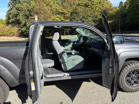 Used 2015 Toyota Tacoma 4x4 Access Cab V6 image 9
