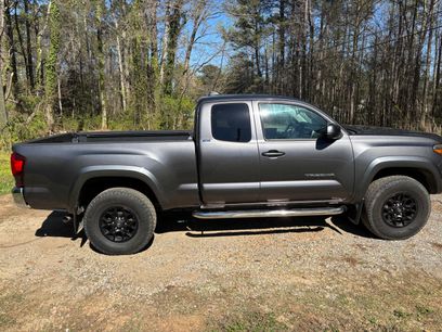 Used 2016 Toyota Tacoma SR5 w/ SR5 Appearance Package (SN)