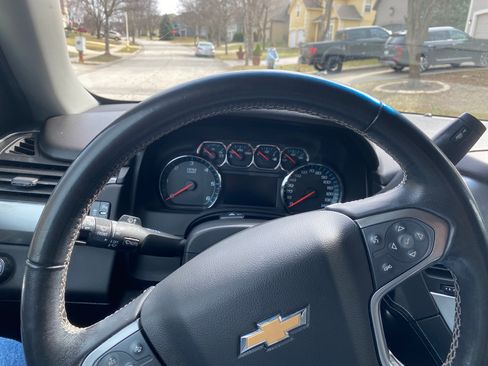 Used 2017 Chevrolet Suburban LT image 9