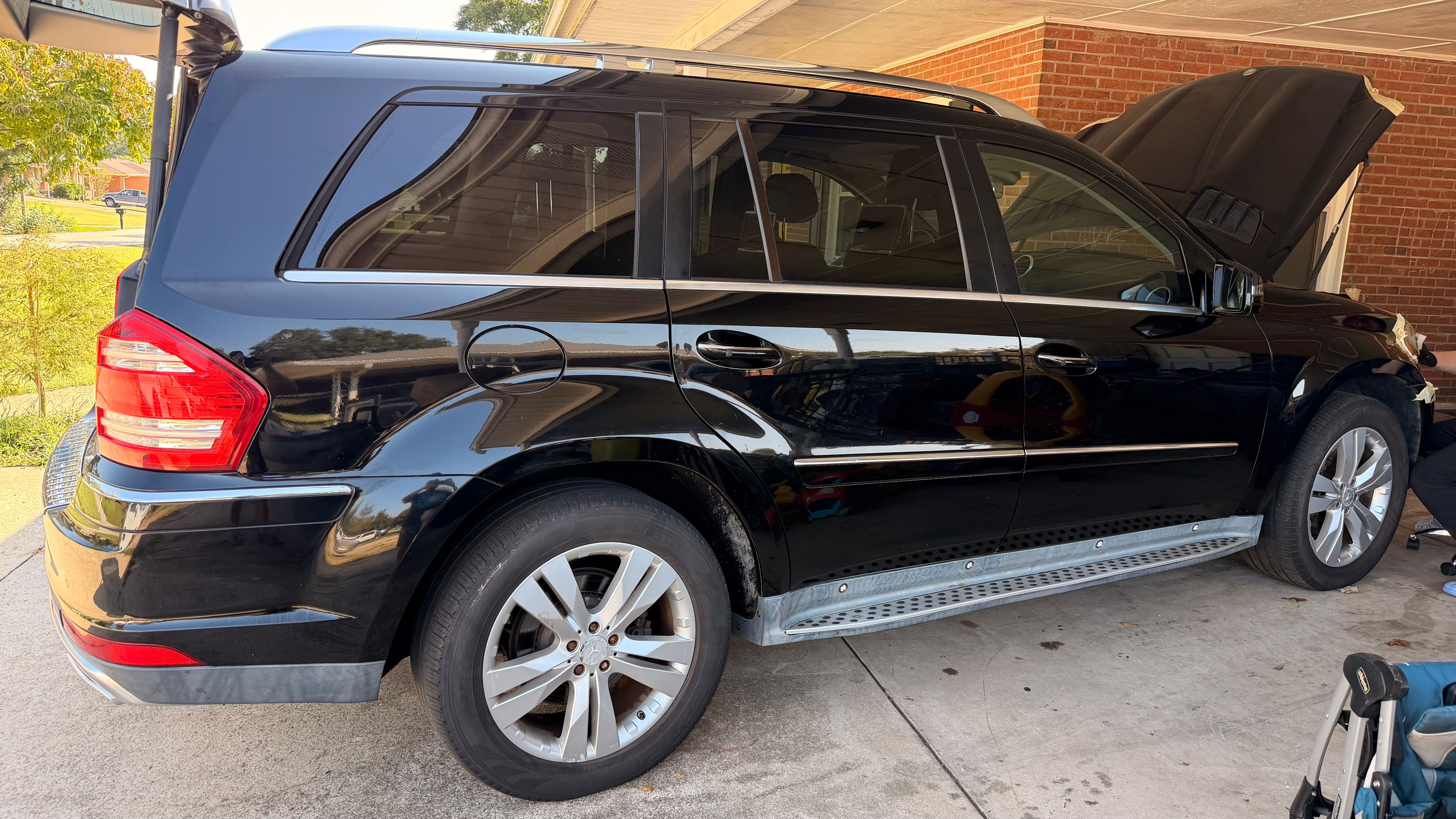 Used 2011 Mercedes-Benz GL 450 4MATIC image 2