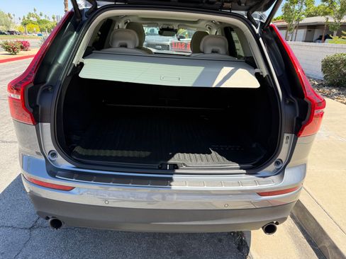 Used 2021 Volvo XC60 T5 Momentum w/ Premium Package image 11