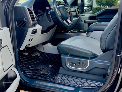 Used 2022 Ford F450 Limited w/ FX4 Off-Road Package image 18