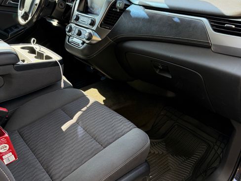 Used 2018 Chevrolet Suburban LS w/ Enhanced Driver Alert Package RWD image 6