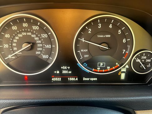 Used 2018 BMW 330i xDrive Wagon w/ Premium Package image 12