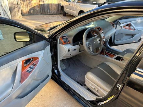 Used 2010 Toyota Camry LE image 6