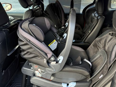 Used 2018 Chrysler Pacifica Touring-L Plus image 10