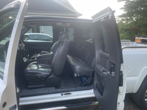 Used 2005 Chevrolet Silverado 1500 4x4 Extended Cab w/ Safe And Sound Package image 11