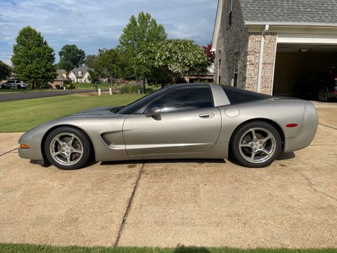 Used 2002 Chevrolet Corvette Coupe w/ Preferred Equipment Group2 RWD image 1